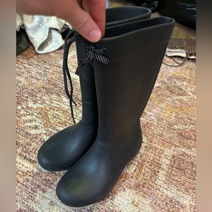 Black crocs rain boots